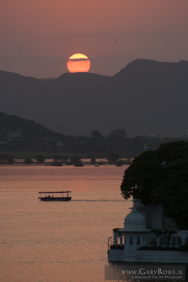 Sunset-on-Lake-Pichola.jpg